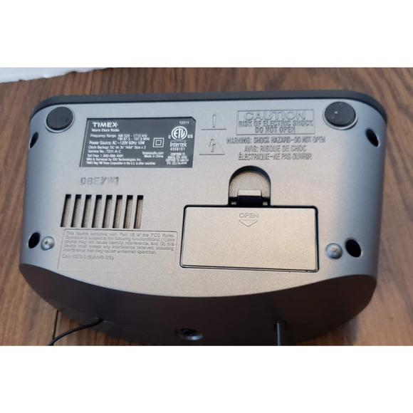 TIMEX AM/FM Dual Alarm Clock Radio T231Y Plays Music From Your Smart Phone - Picture 8 of 13